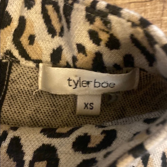 NWOT Tyler Böe Chrissy Top In Leopard Print Size XS - Picture 4 of 9